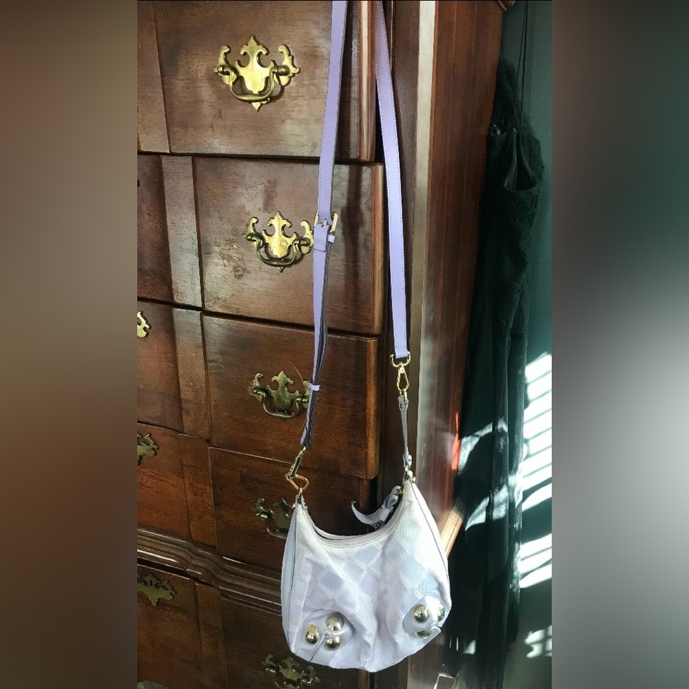 Givenchy light purple shoulder bag, comes with adjustable shoulders strap. - Picture 3 of 3